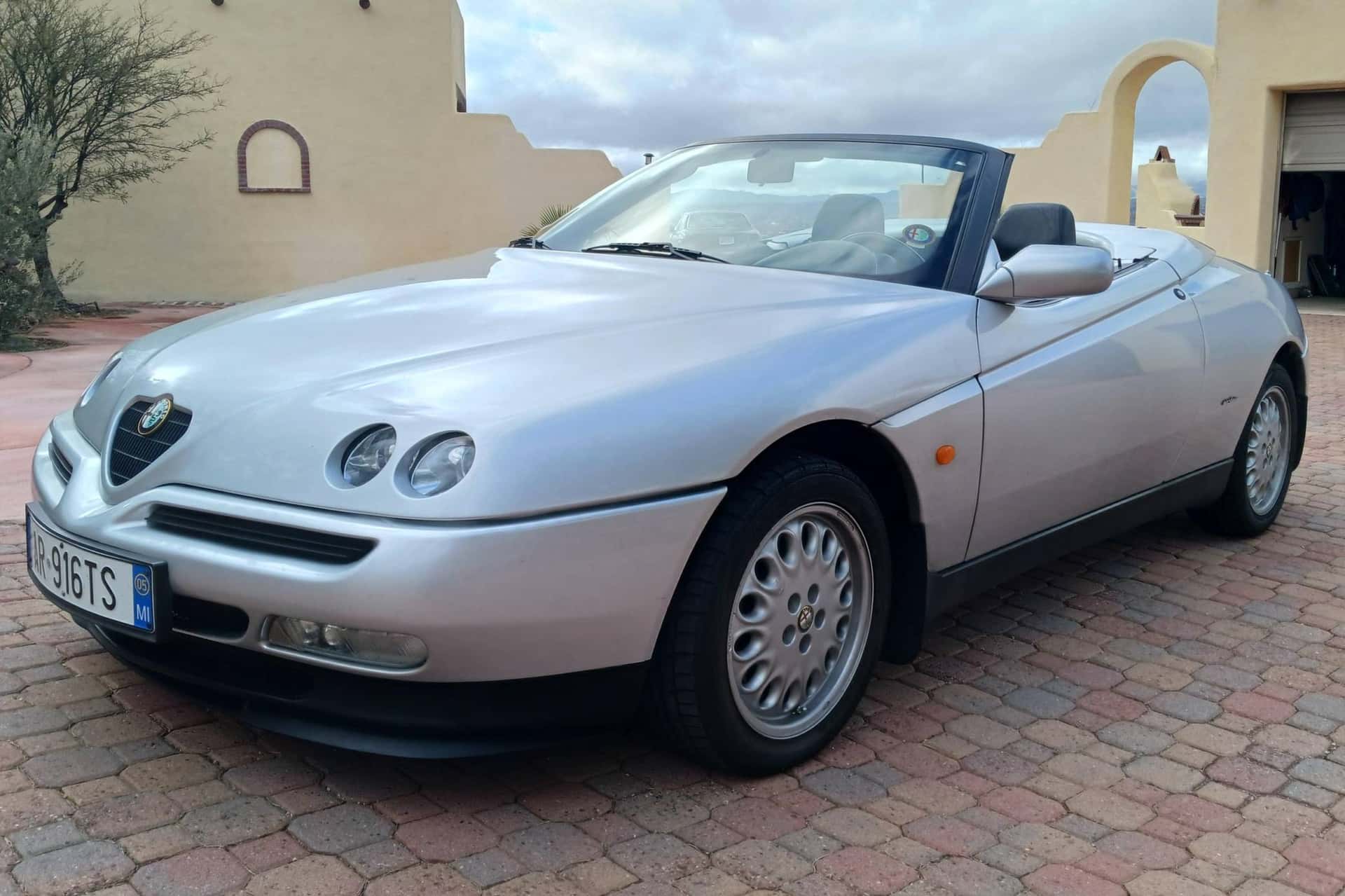 1996 Alfa Romeo Spider sold for $9,500