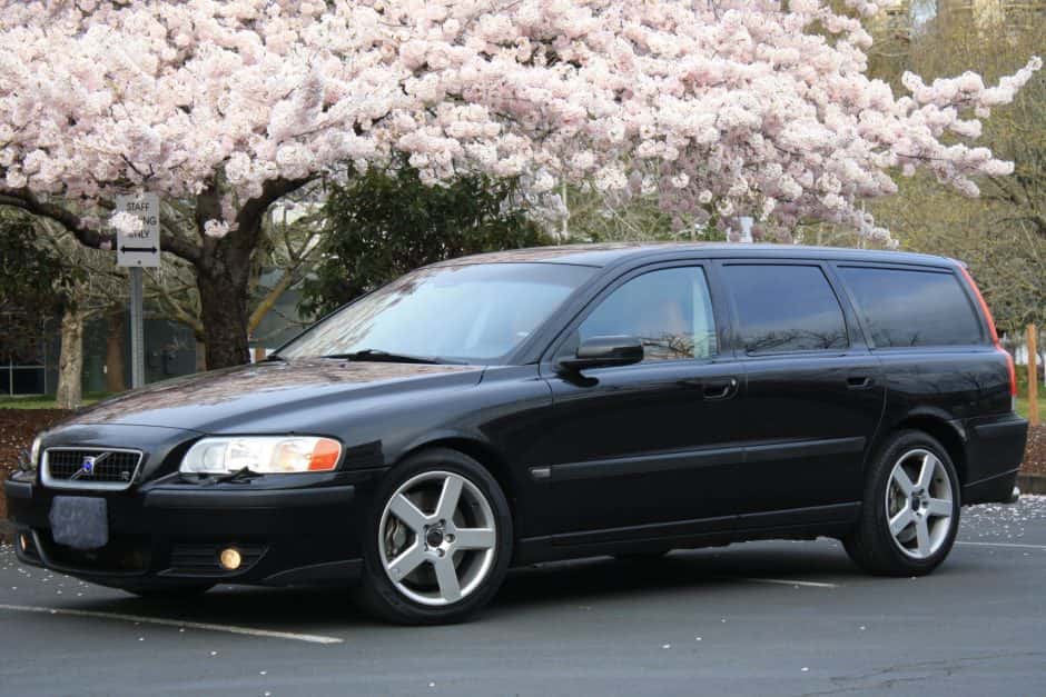 2004 Volvo V70R sold for $10,750
