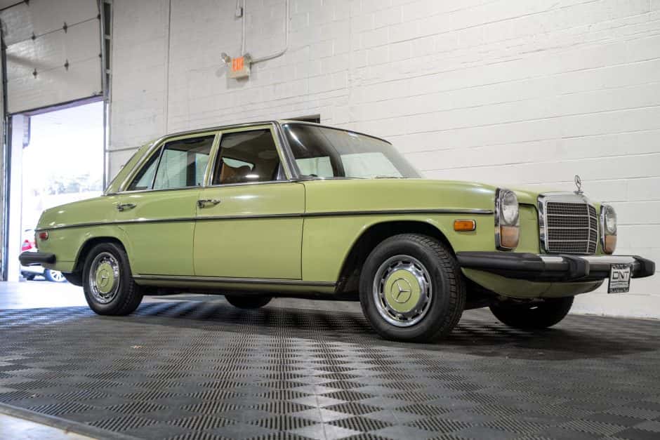 1976 Mercedes-Benz W114 & W115 sold for $8,800