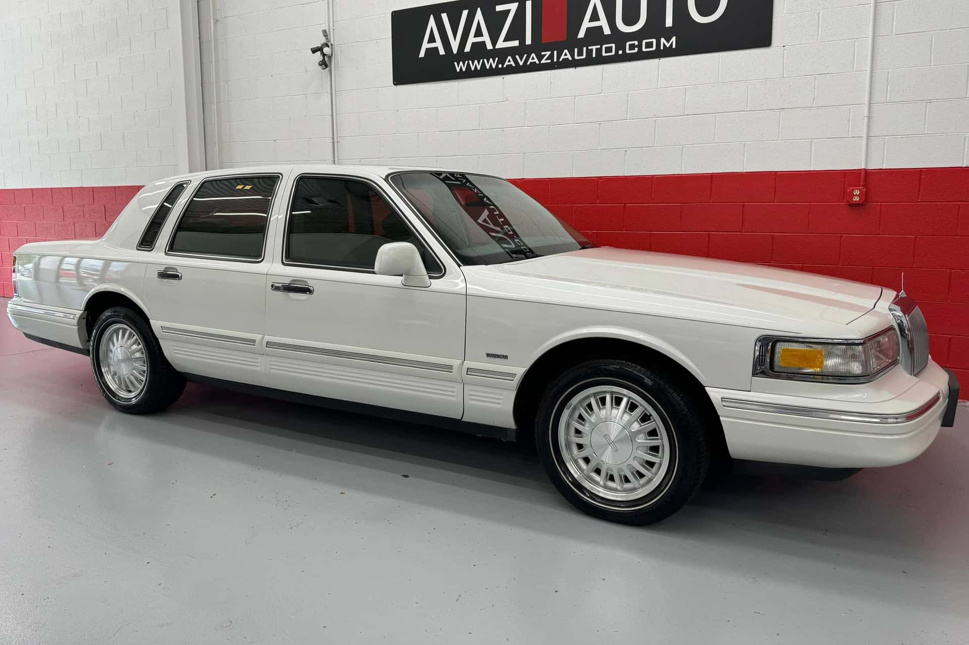 1996 Lincoln Town Car sold for $9,050