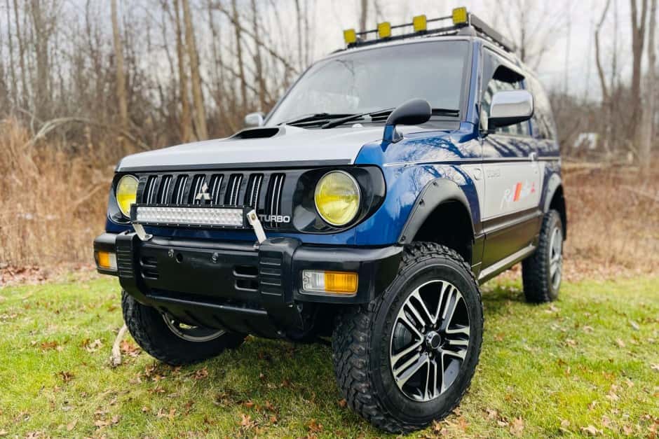 1995 Mitsubishi Pajero & Montero sold for $7,700