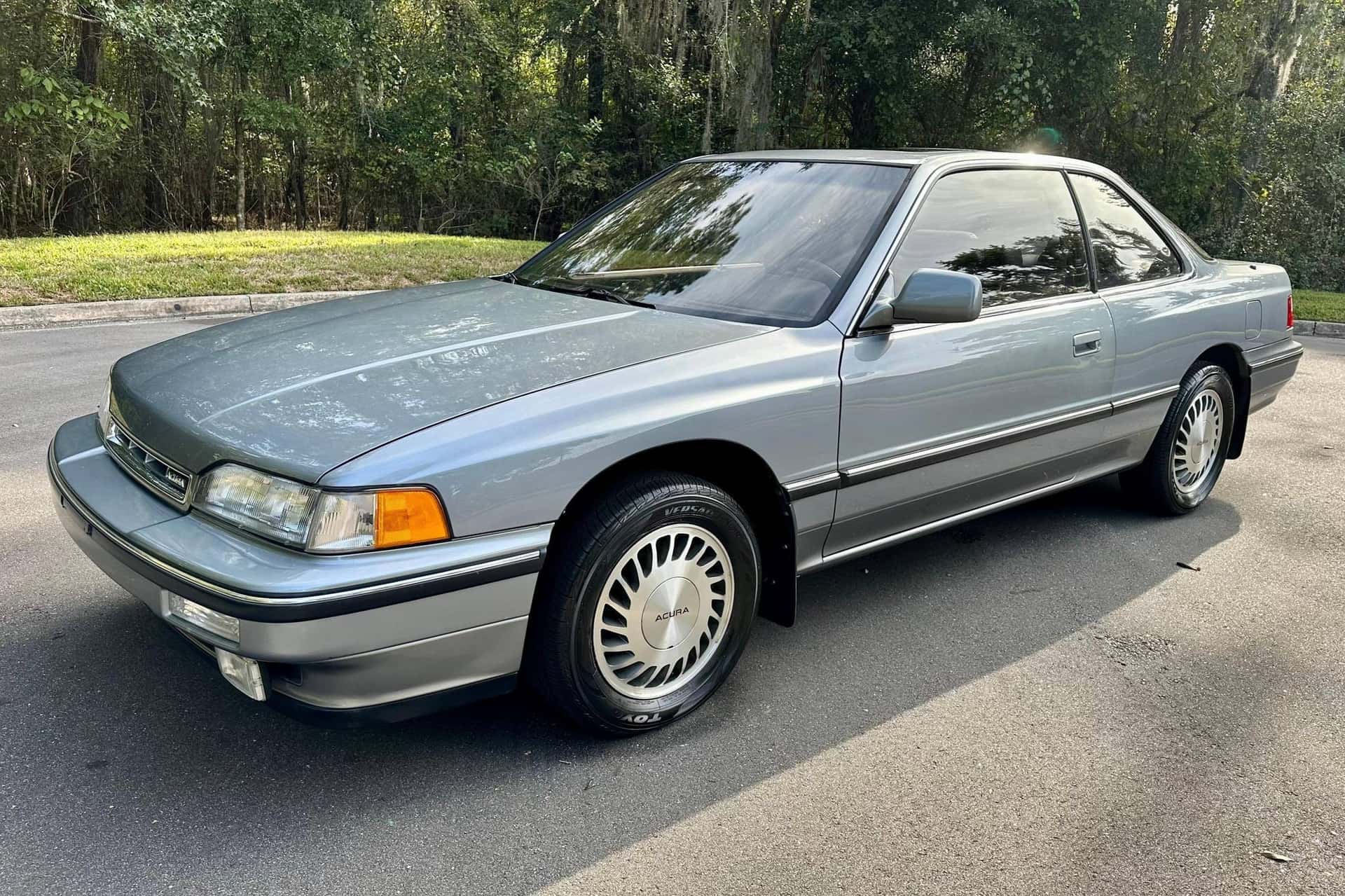1990 Acura Legend sold for $9,350