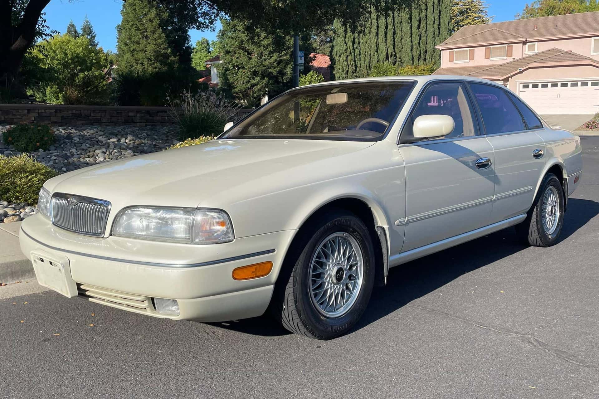1995 Infiniti Q45 sold for $3,300
