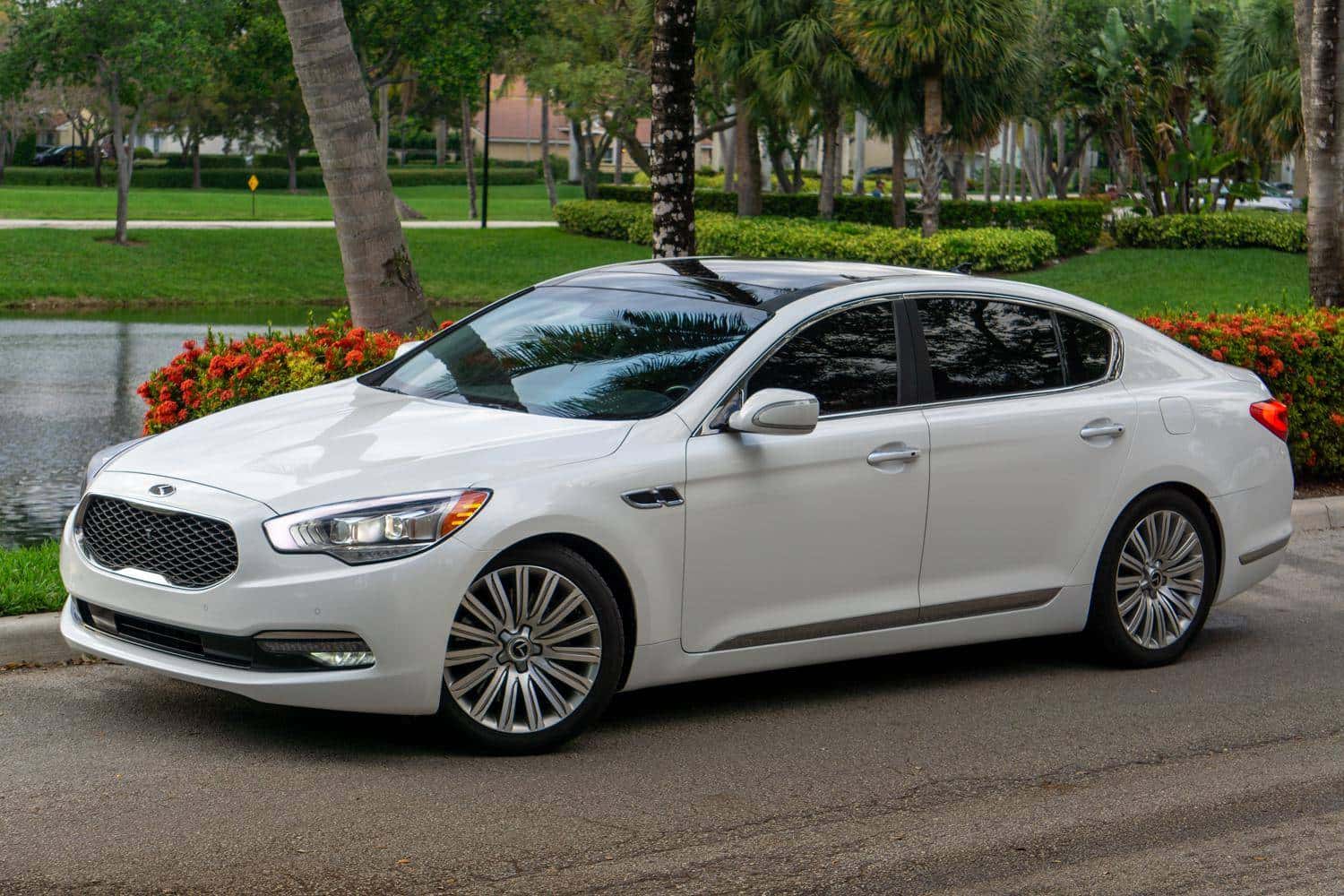 2015 Kia K900 sold for $16,252