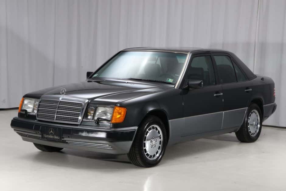 1993 Mercedes-Benz W124 E-Class sold for $8,500