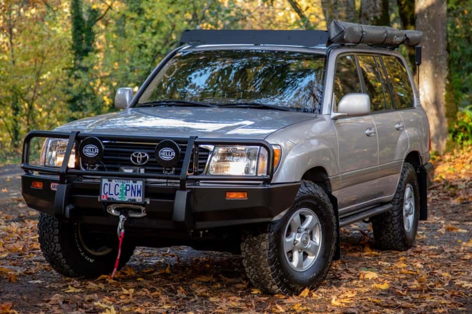 2000 Toyota Land Cruiser 100-Series sold for $27,500