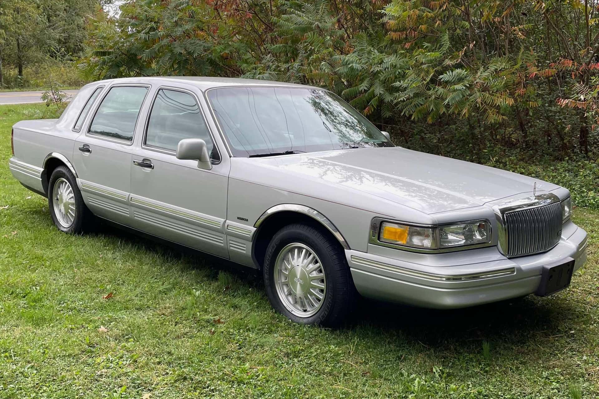 1997 Lincoln Town Car sold for $7,000
