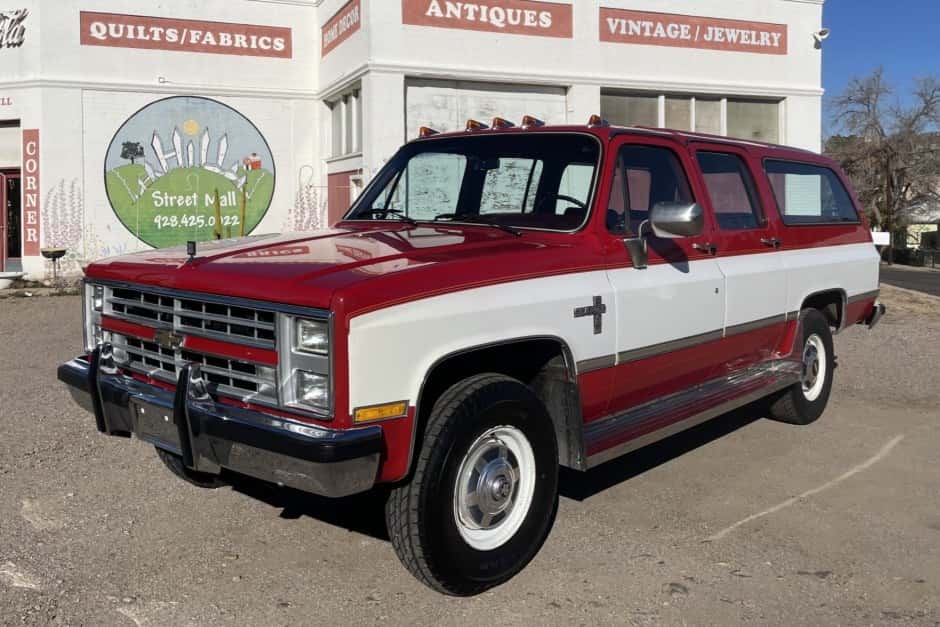 1985 Chevrolet Suburban (1973-1991) sold for $26,250
