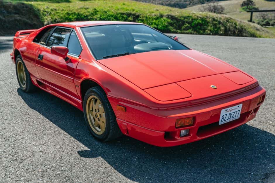 1991 Lotus Esprit sold for $33,000