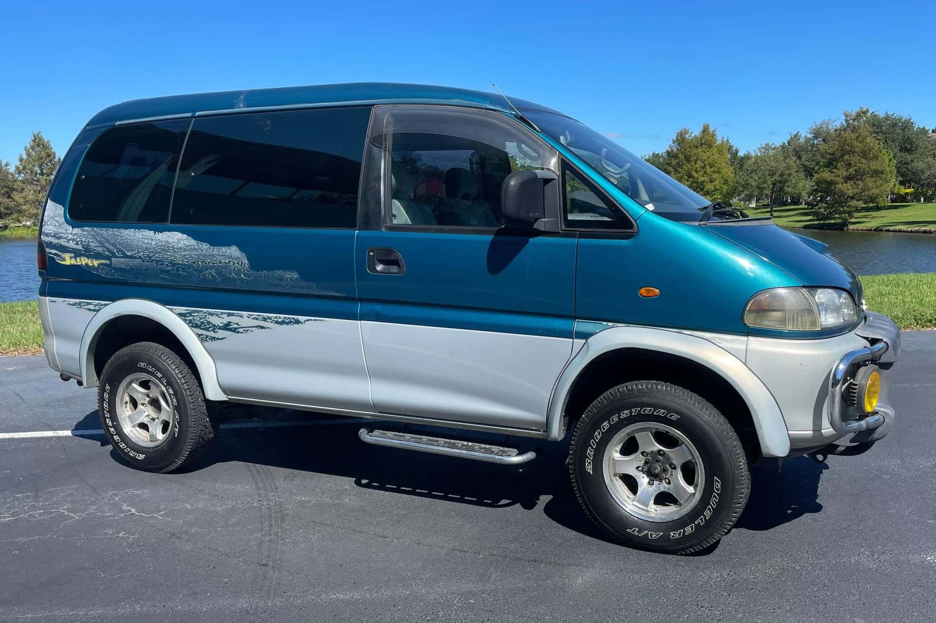 1997 Mitsubishi Delica sold for $6,969