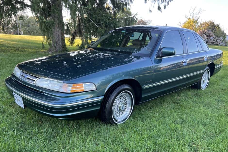 1995 Ford Crown Victoria sold for $12,123