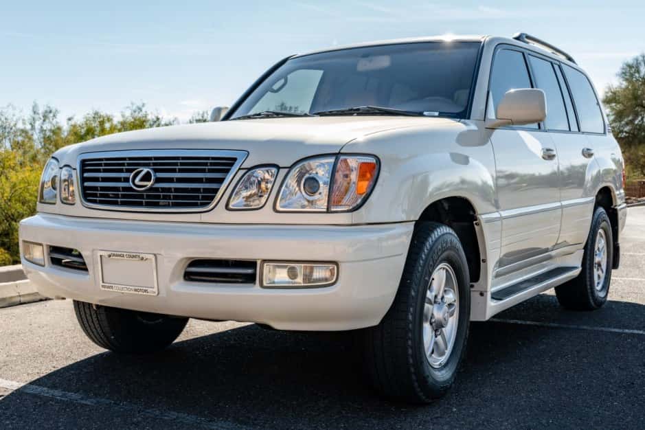 2000 Lexus LX470 sold for $17,500