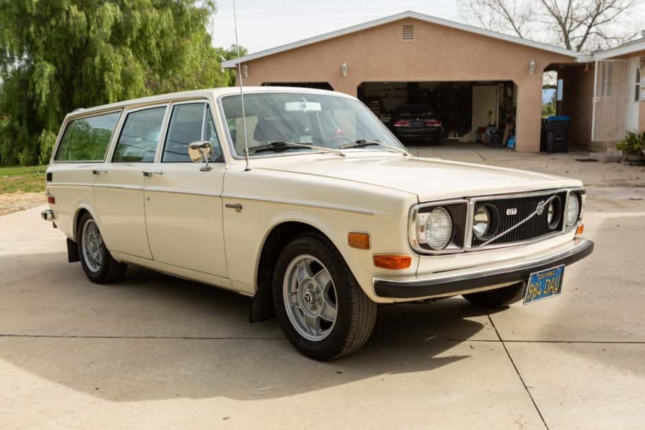 1971 Volvo 140 sold for $16,400