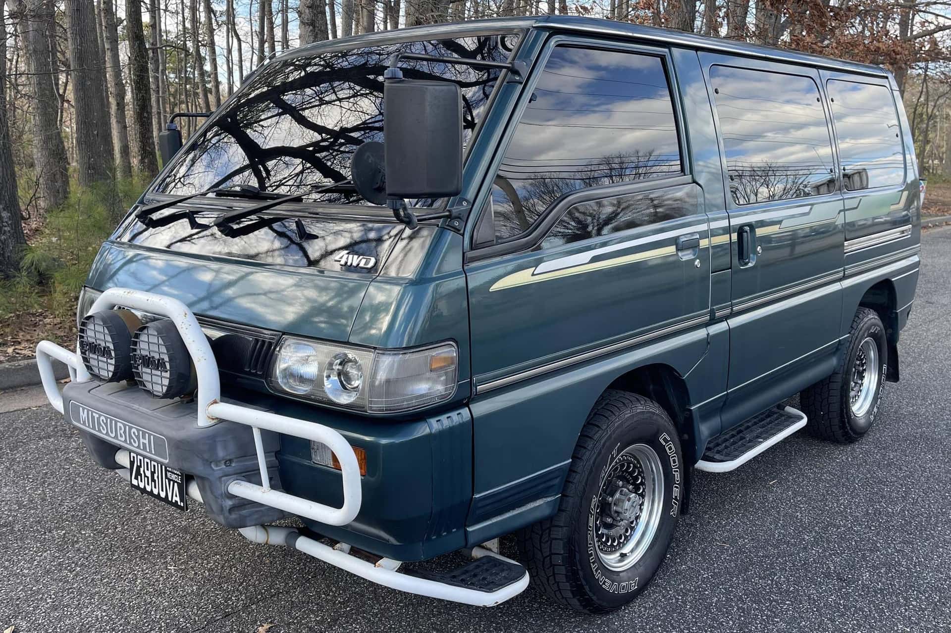 1993 Mitsubishi Delica sold for $11,500