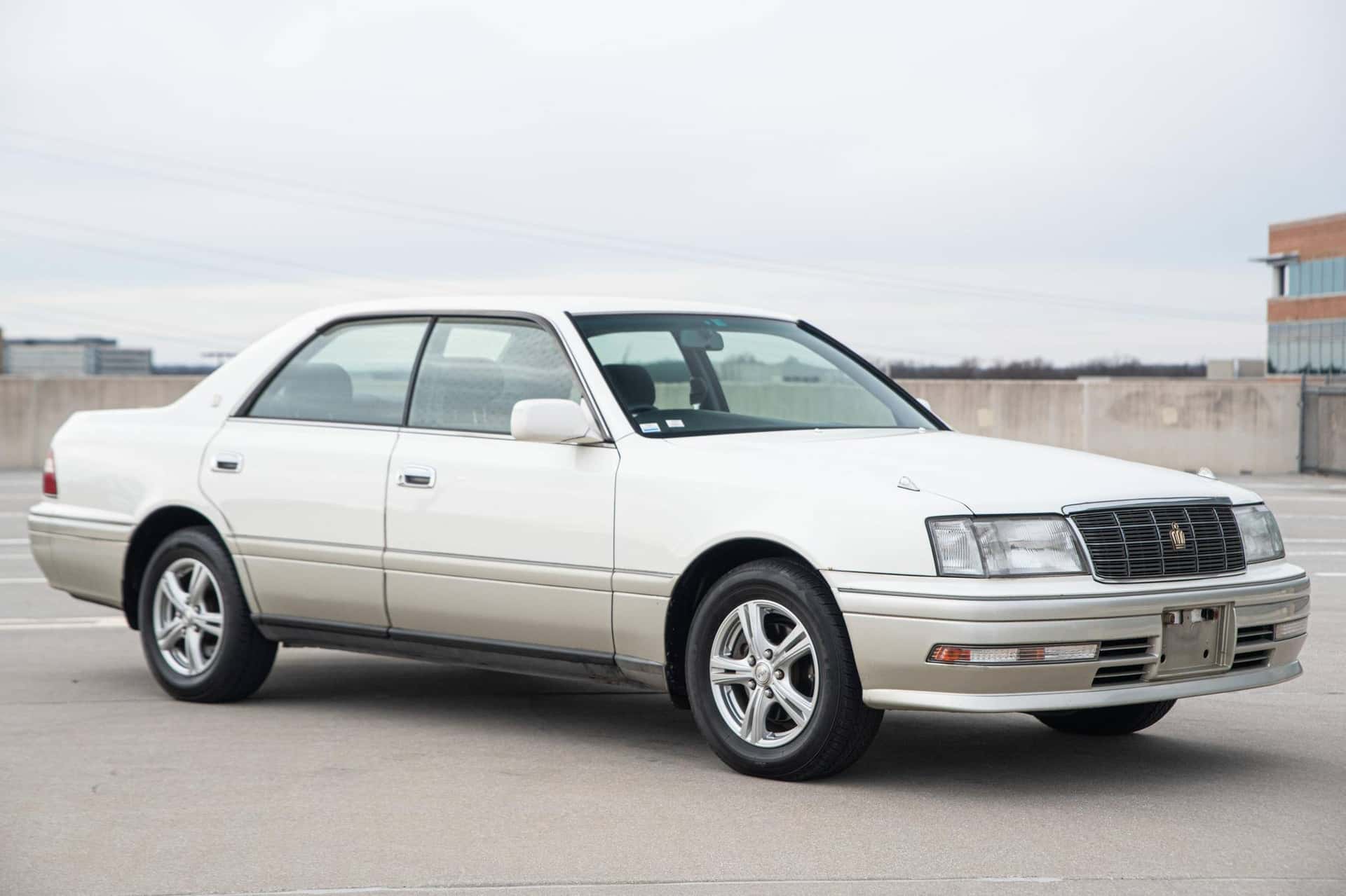 1996 Toyota Crown sold for $6,200