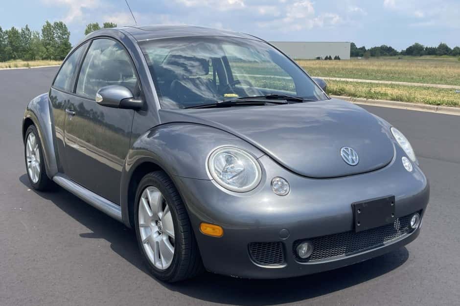 2004 Volkswagen New Beetle (1998-2010) sold for $10,000