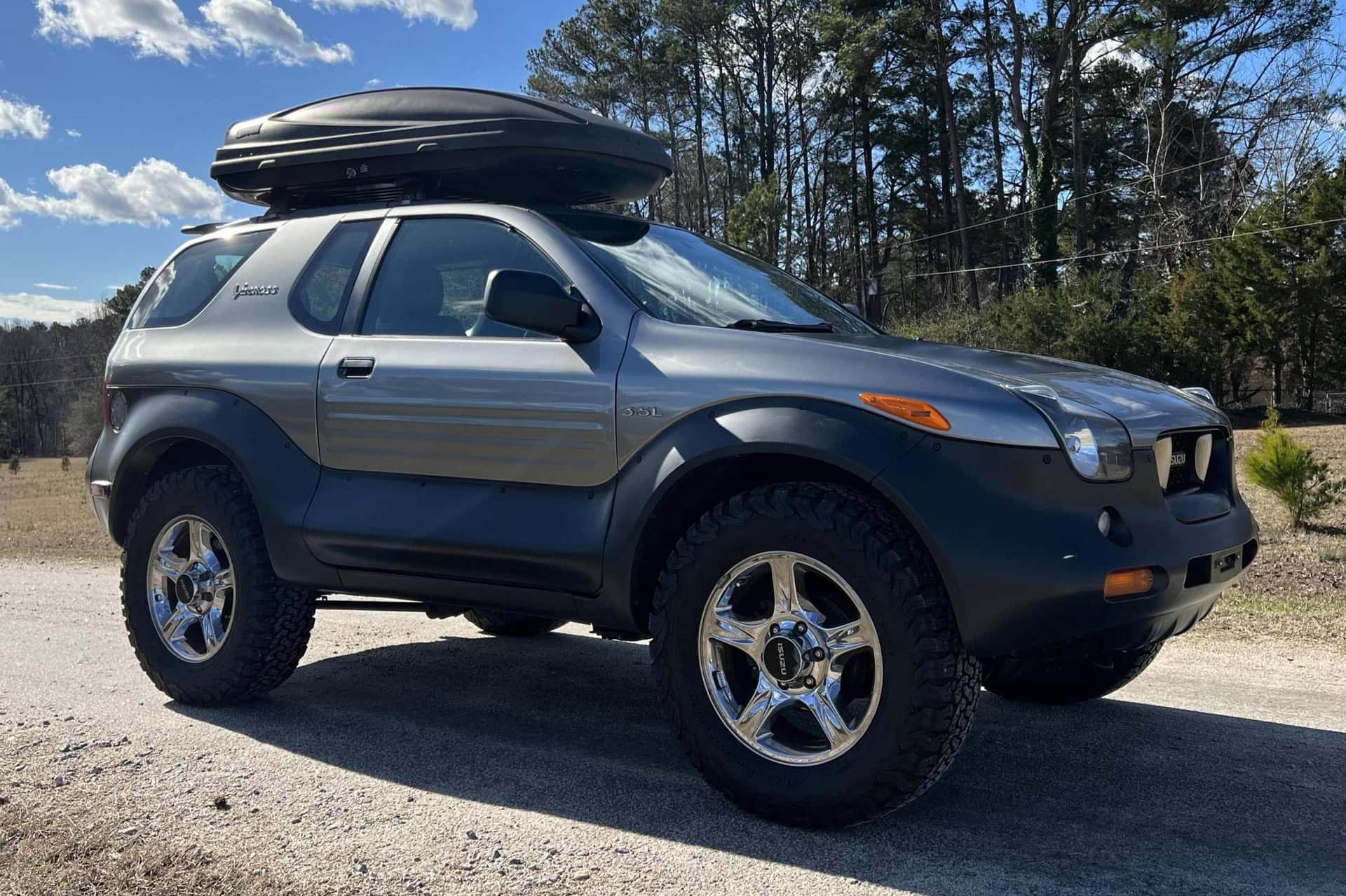 2000 Isuzu VehiCROSS sold for $10,700