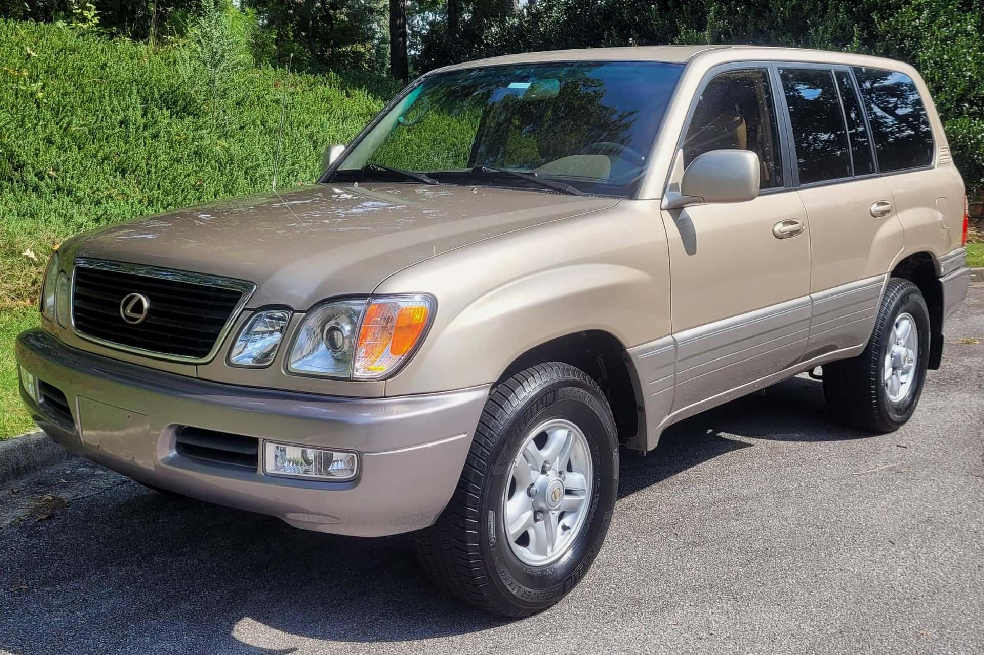 1999 Lexus LX sold for $9,200