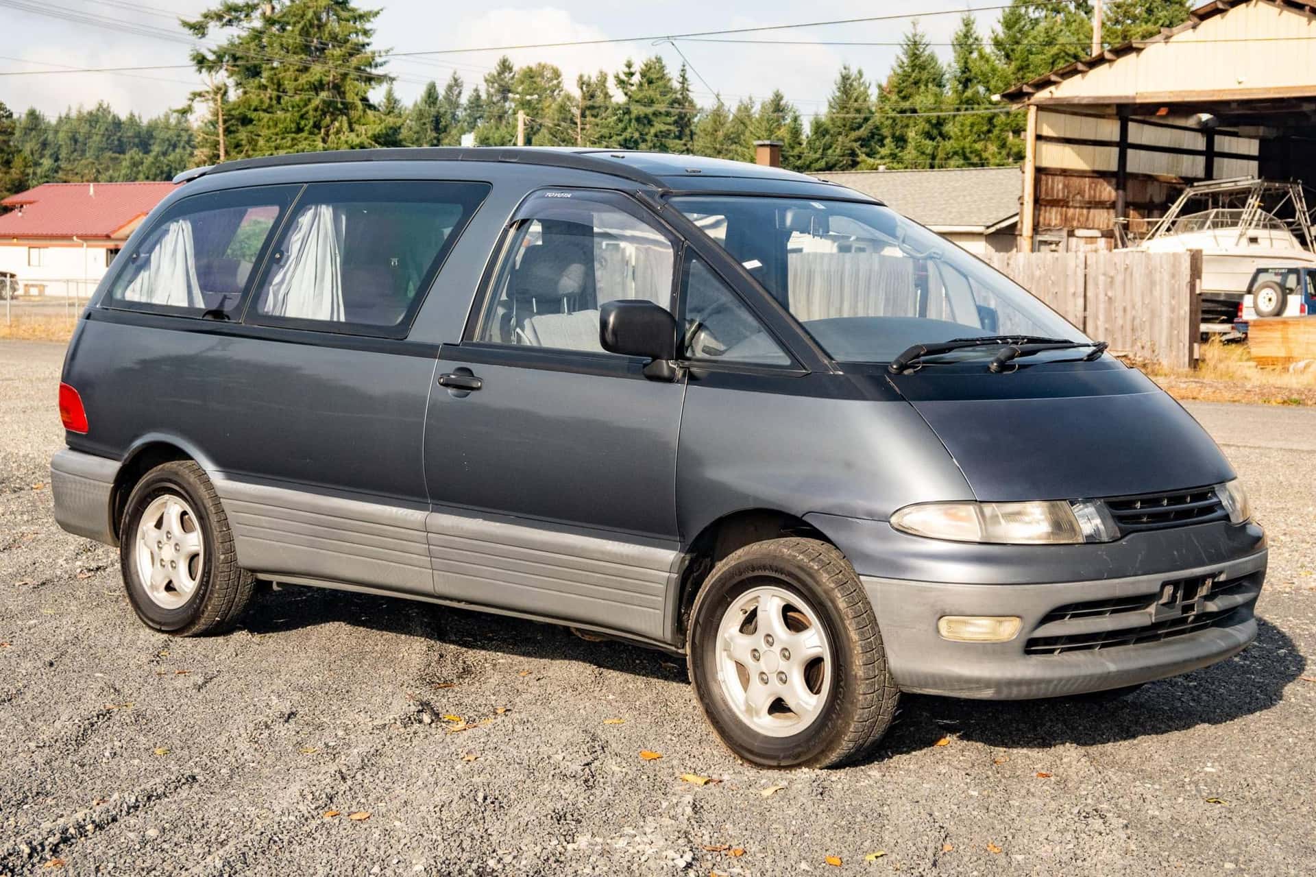 1993 Toyota Estima sold for $4,901
