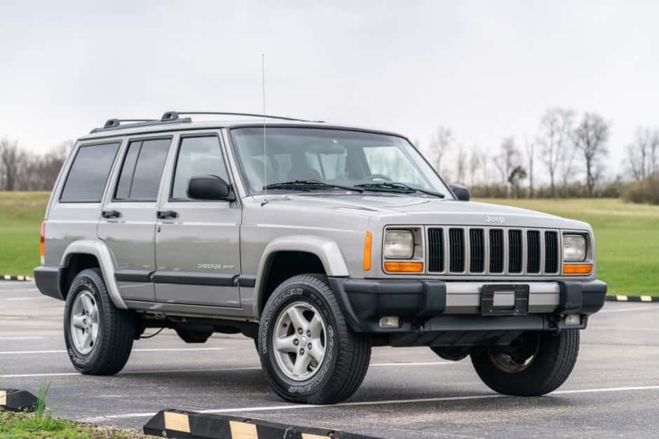 2000 Jeep XJ Cherokee sold for $12,501