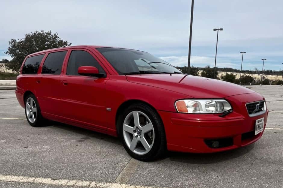 2005 Volvo V70R sold for $12,050