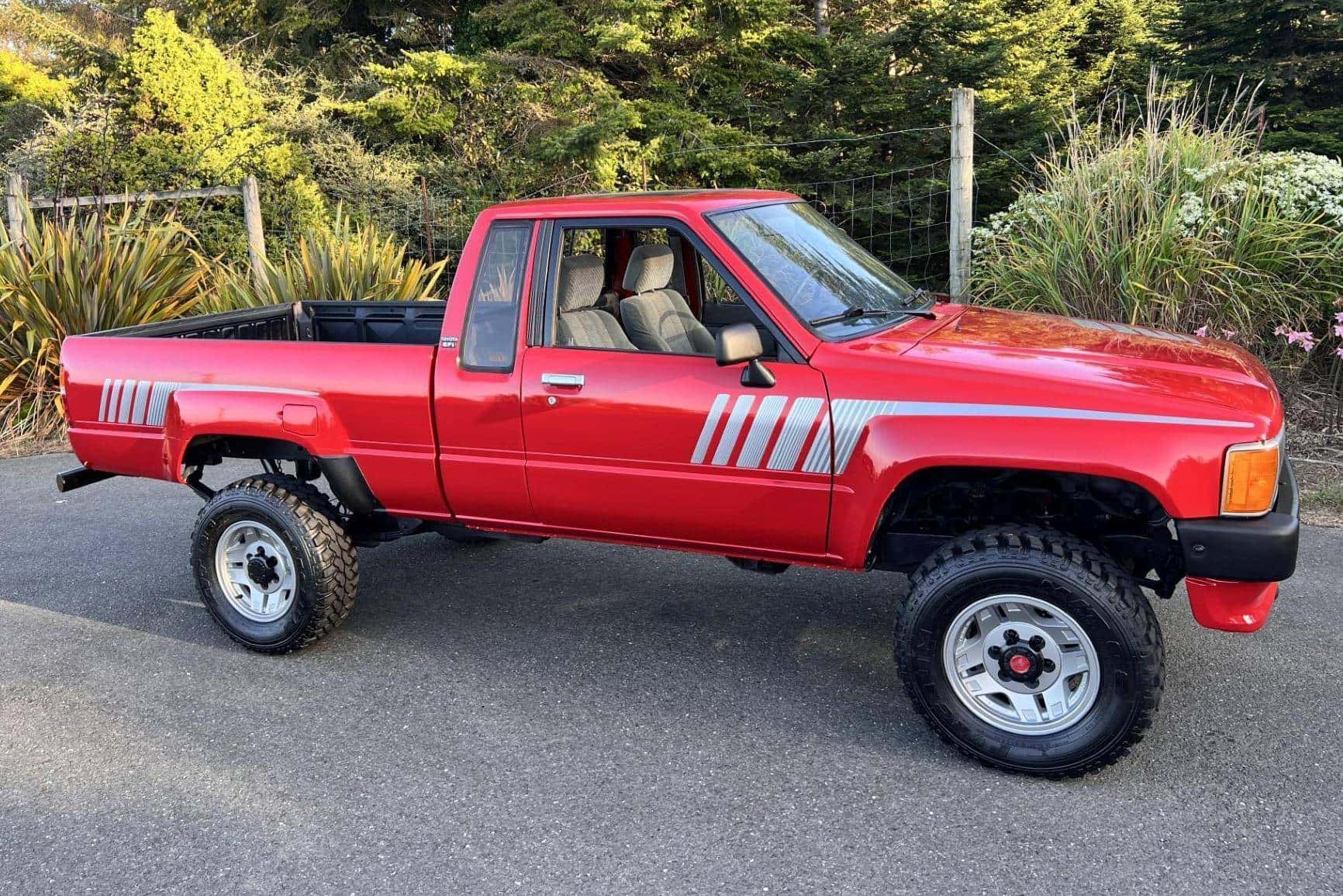 1987 Toyota Pickup sold for $9,600