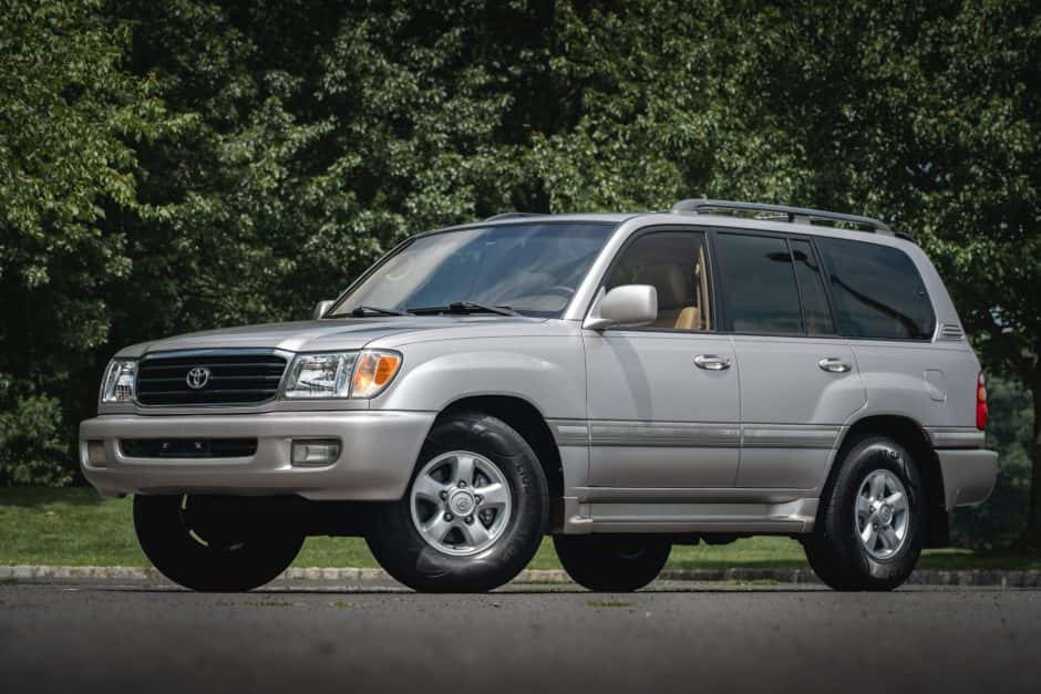 2000 Toyota Land Cruiser 100-Series sold for $12,500