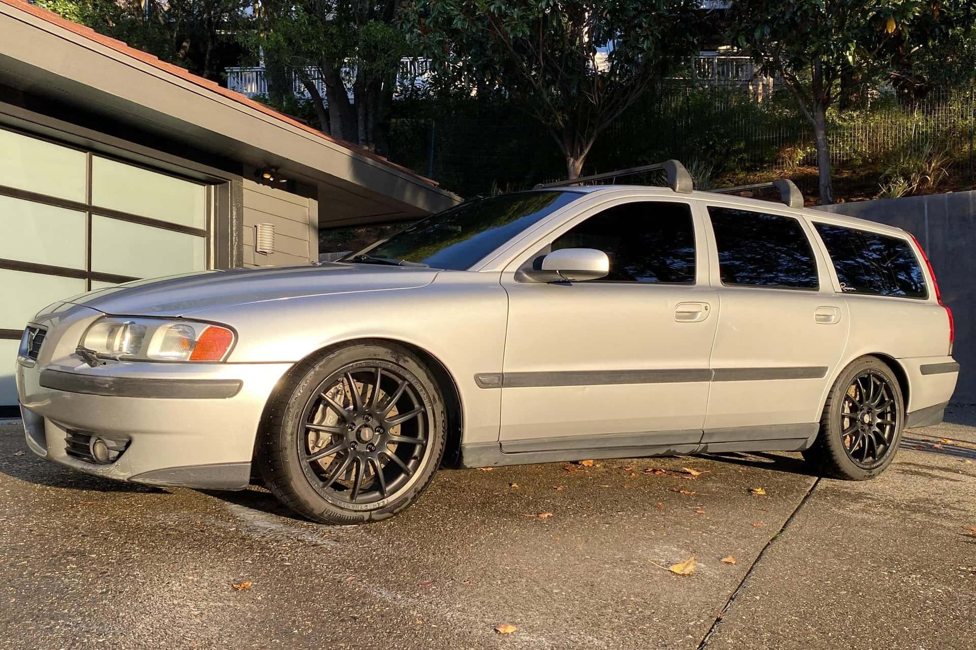 2004 Volvo V70 sold for $9,000