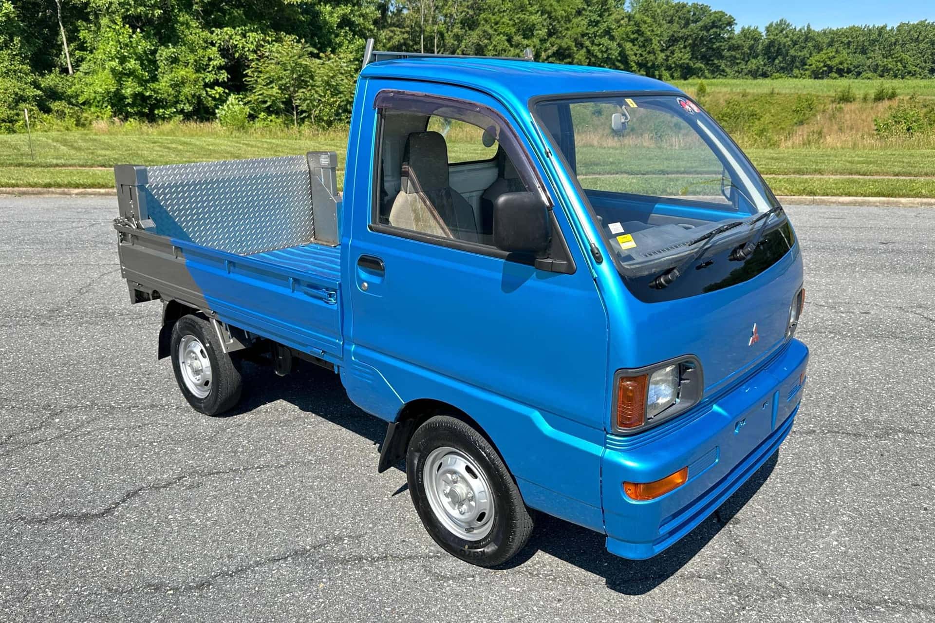 1995 Mitsubishi Minicab sold for $6,100