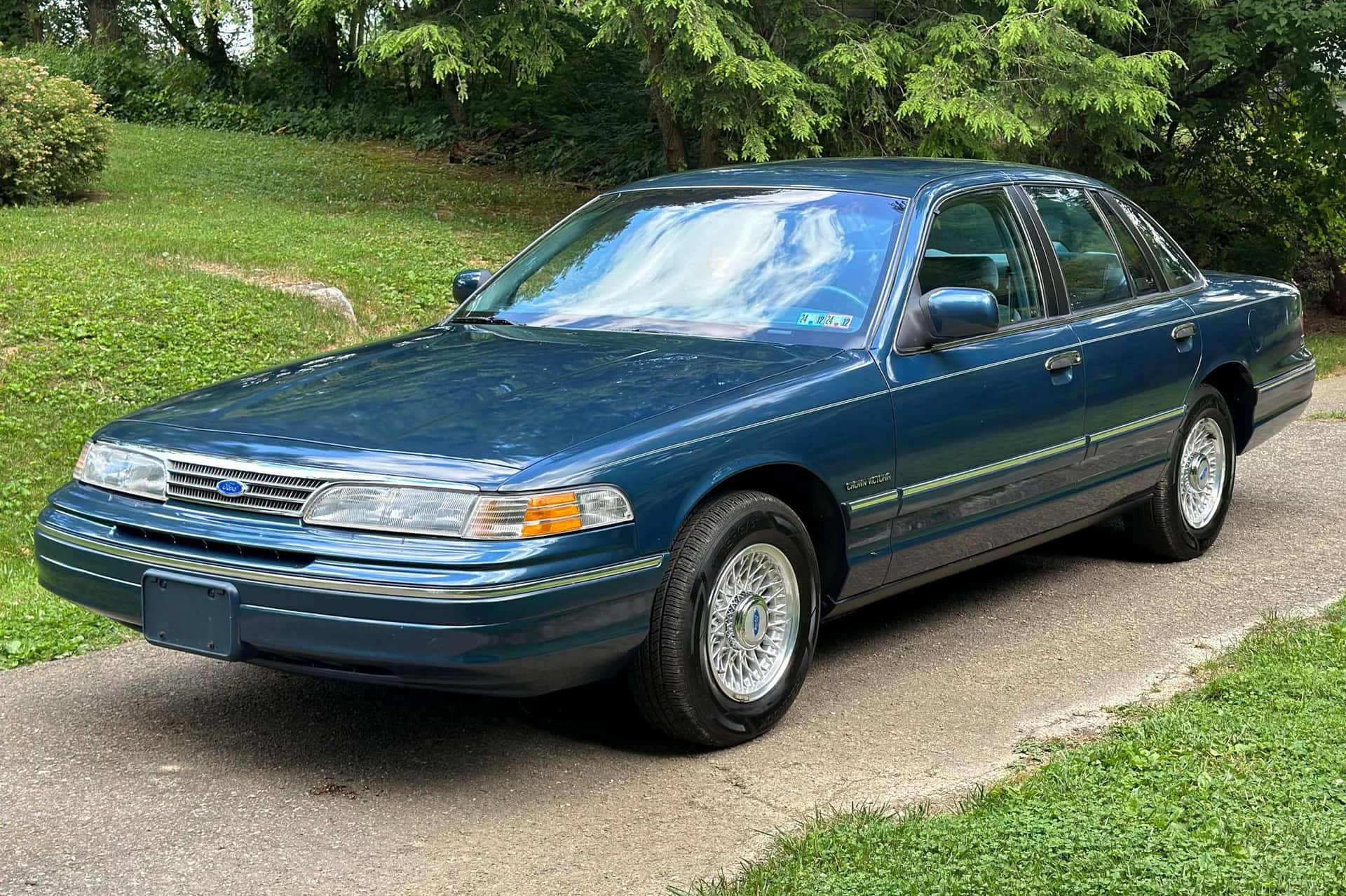 1993 Ford Crown Victoria sold for $6,900