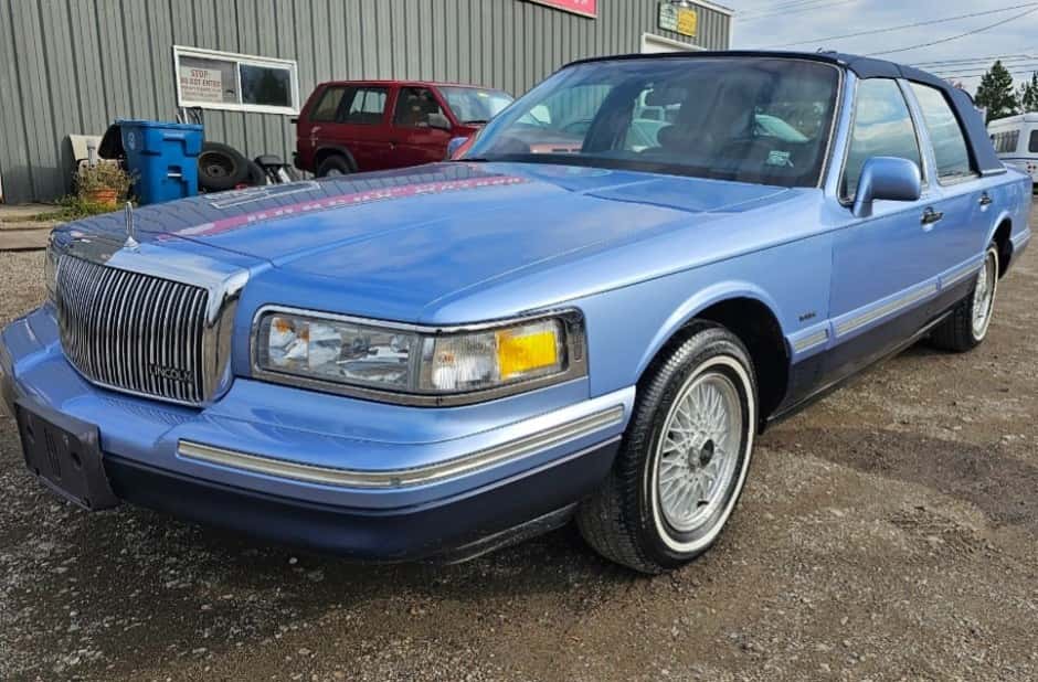 1995 Lincoln Town Car sold for $4,000