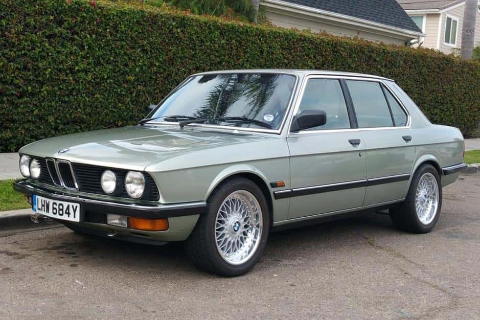 1982 BMW E28 5-Series sold for $7,800
