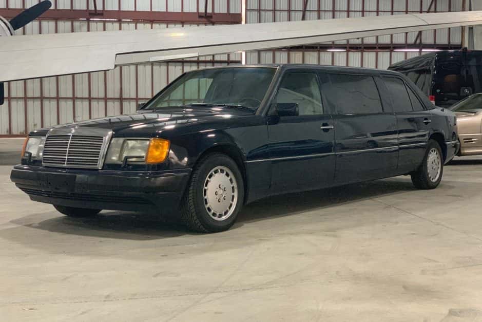 1992 Mercedes-Benz W124 E-Class sold for $10,001