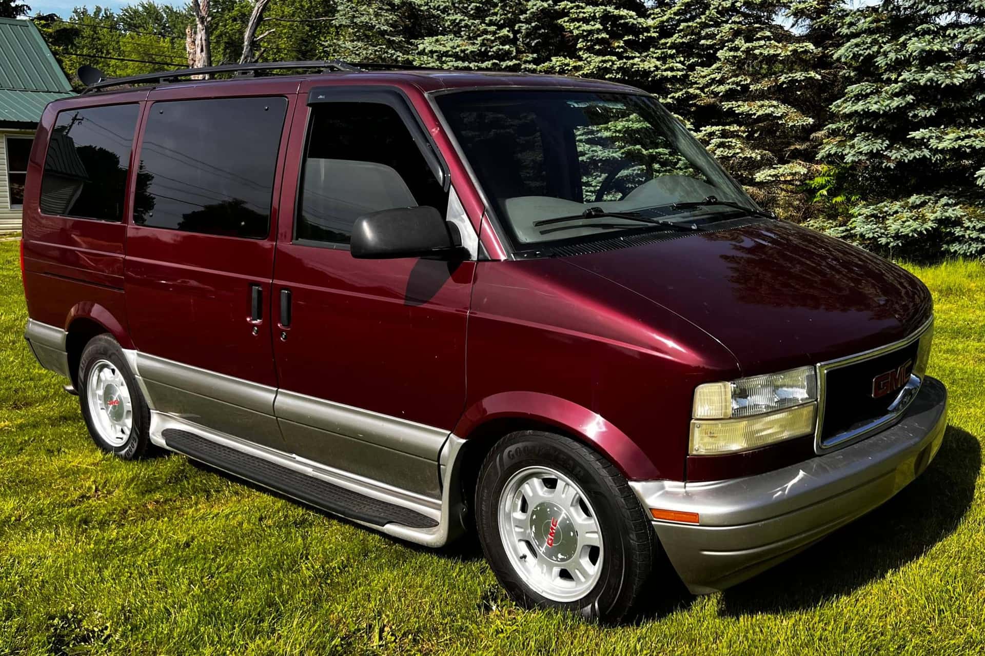 2004 GMC Safari sold for $9,100