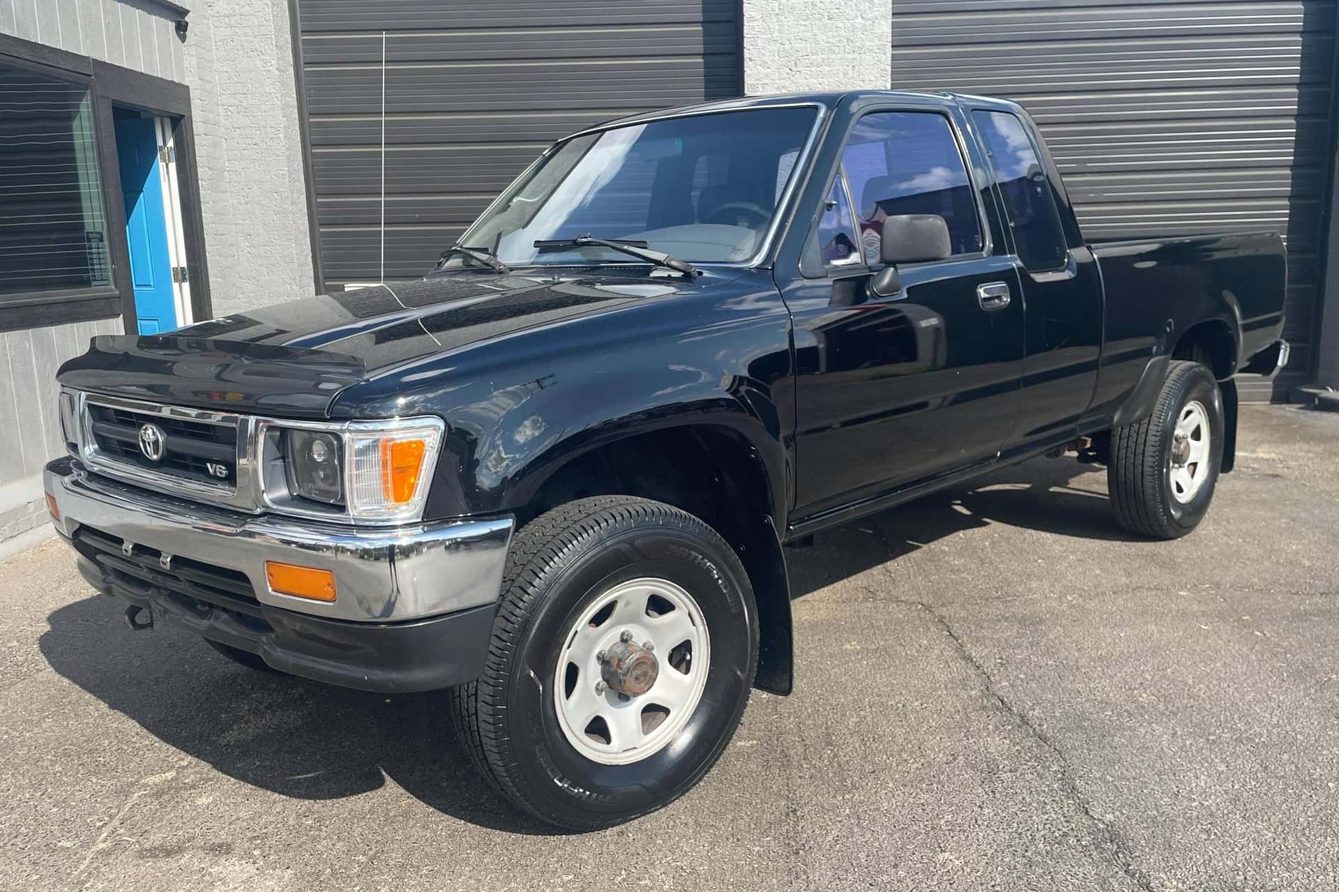 1992 Toyota Pickup sold for $16,000