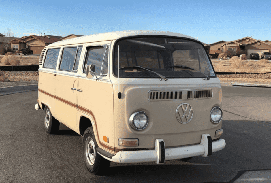 1972 Volkswagen Bay-Window Bus sold for $11,500
