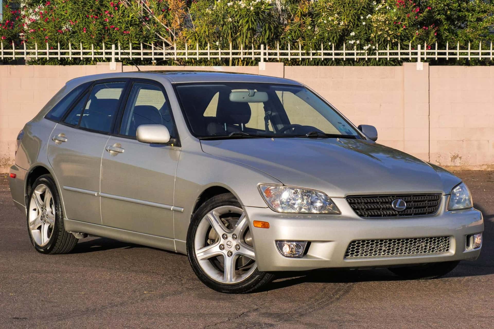 2002 Lexus IS sold for $9,701