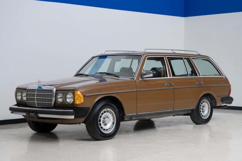 1980 Mercedes-Benz W123 sold for $11,000