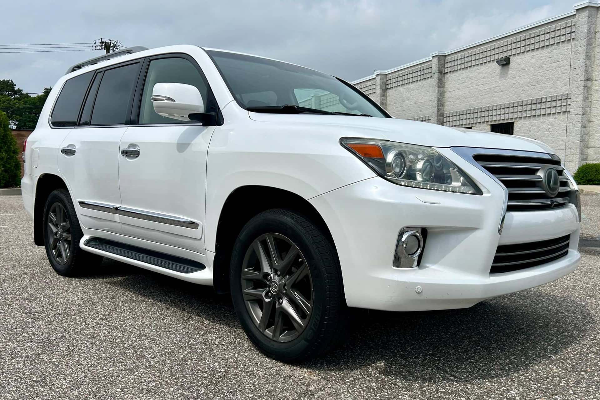 2013 Lexus LX sold for $25,000