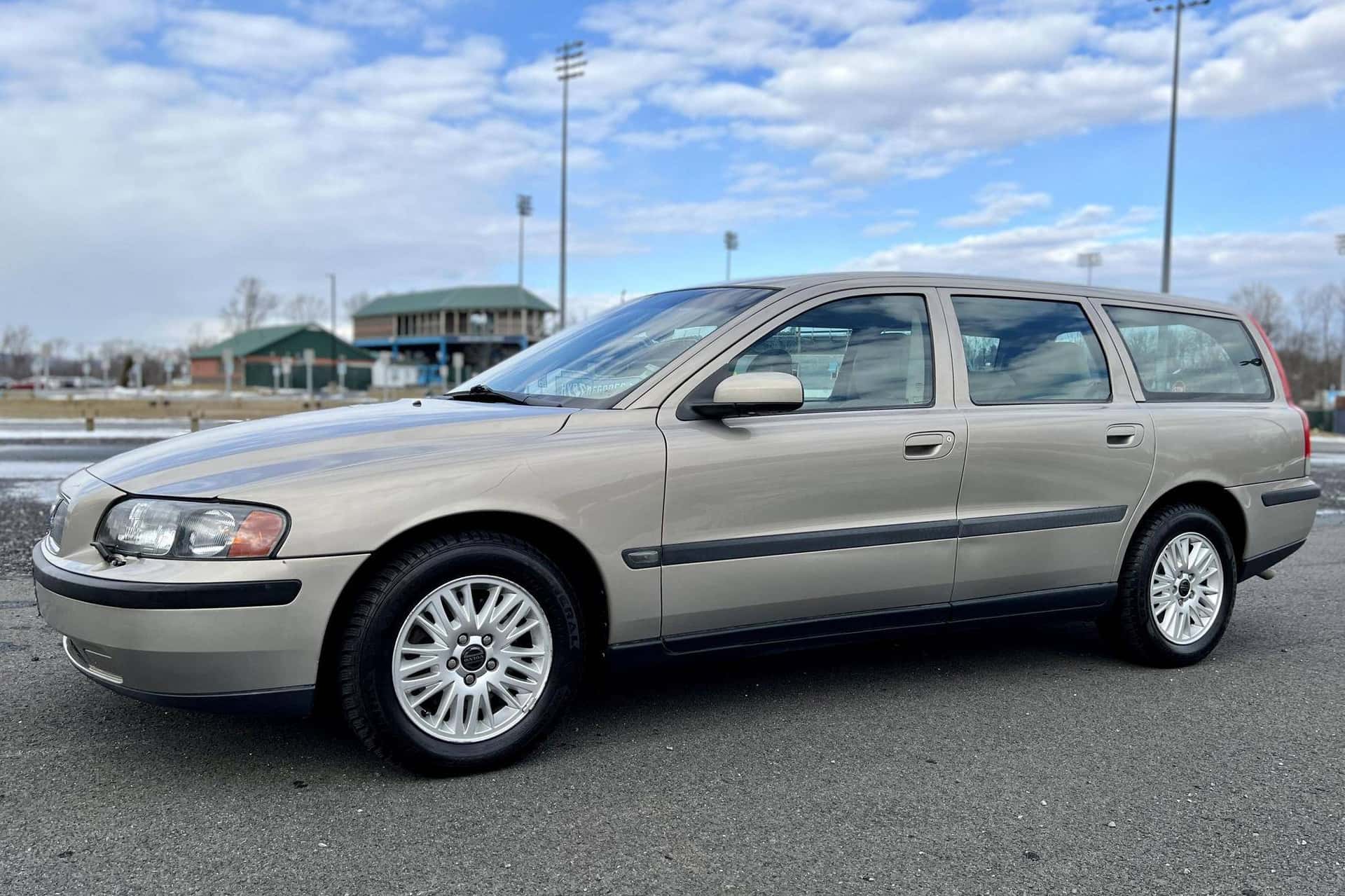 2004 Volvo V70 sold for $6,300