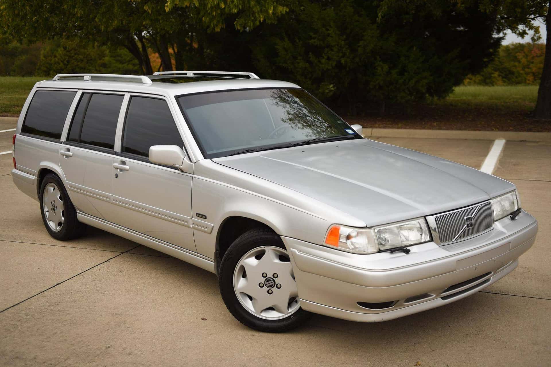 1998 Volvo V90 sold for $8,750