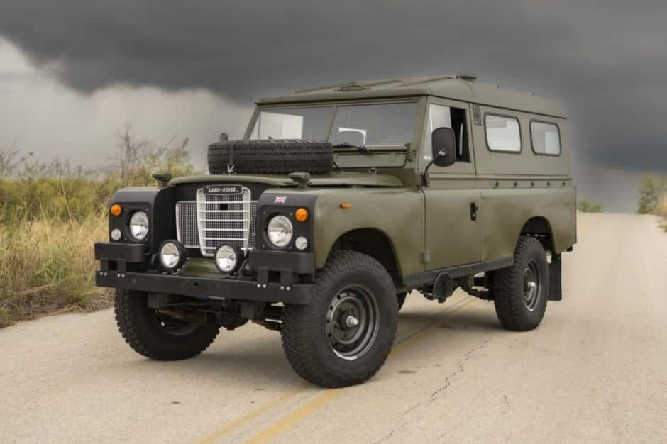 1975 Land Rover Series 109 sold for $21,250