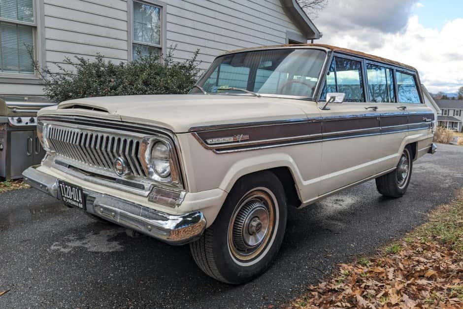 1968 Jeep SJ Wagoneer sold for $36,775