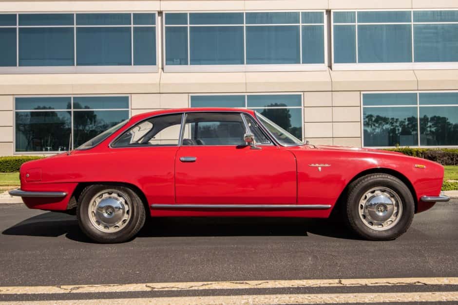 1966 Alfa Romeo 106-Series 2600 sold for $30,500