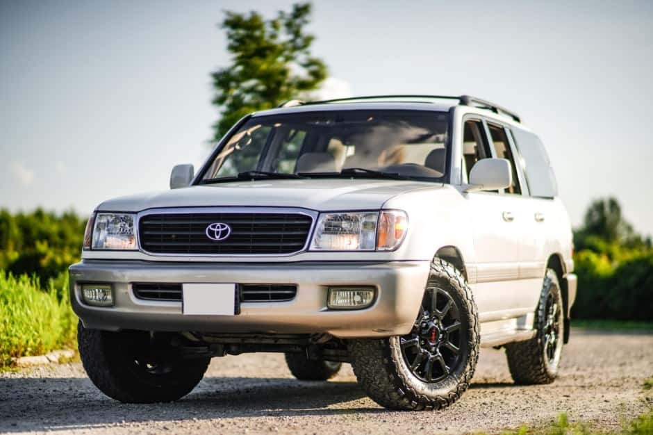 2000 Toyota Land Cruiser 100-Series sold for $18,000
