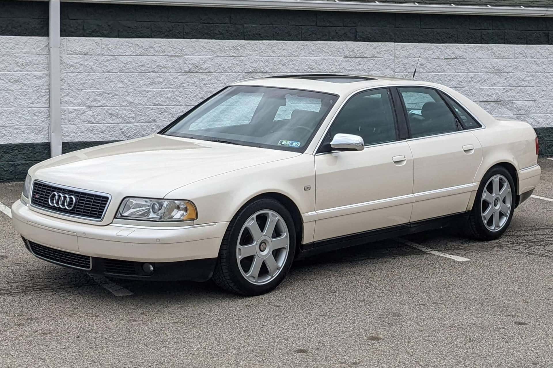 2001 Audi S8 sold for $9,610