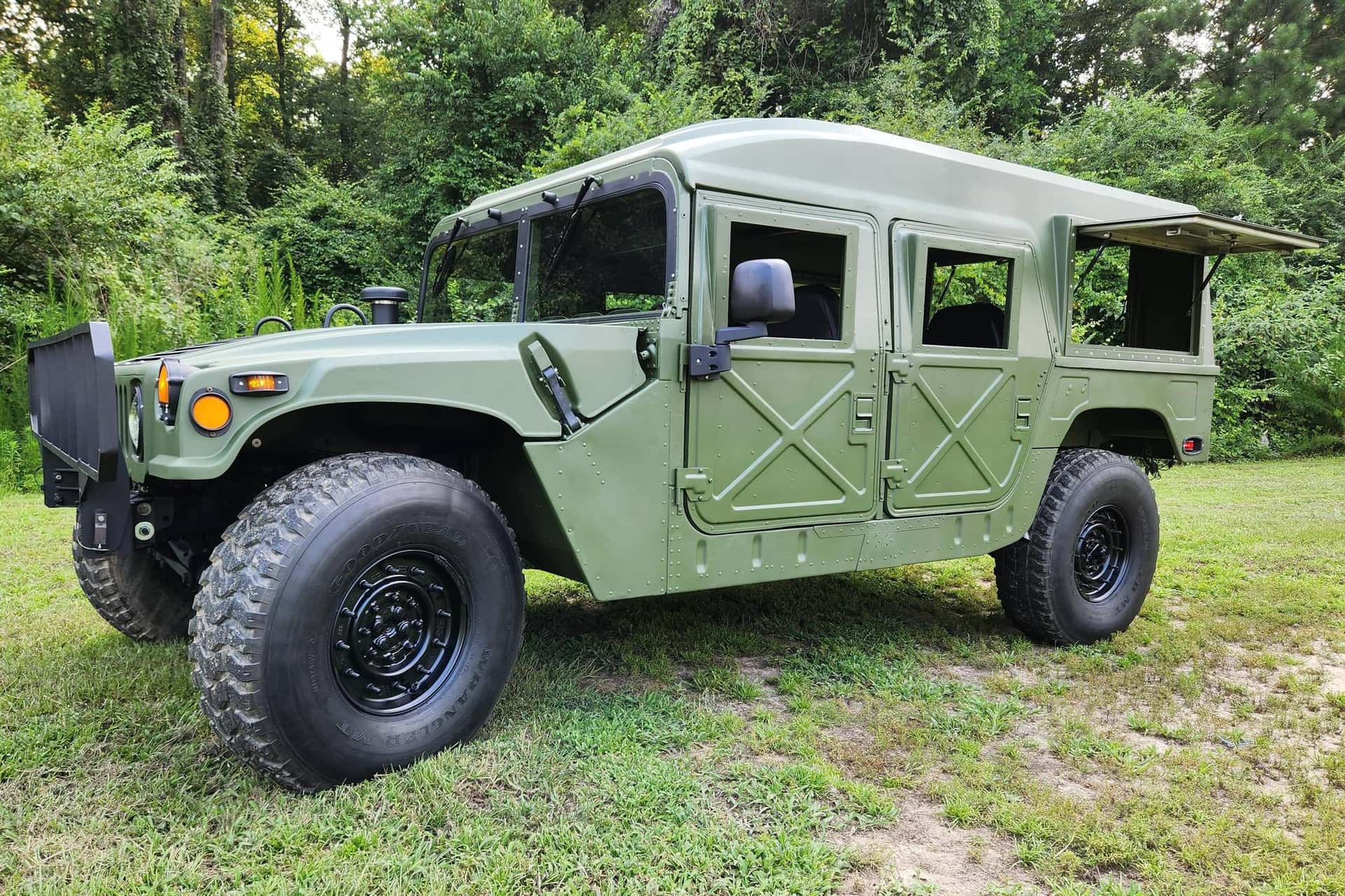 1988 AM General Hummer sold for $10,100
