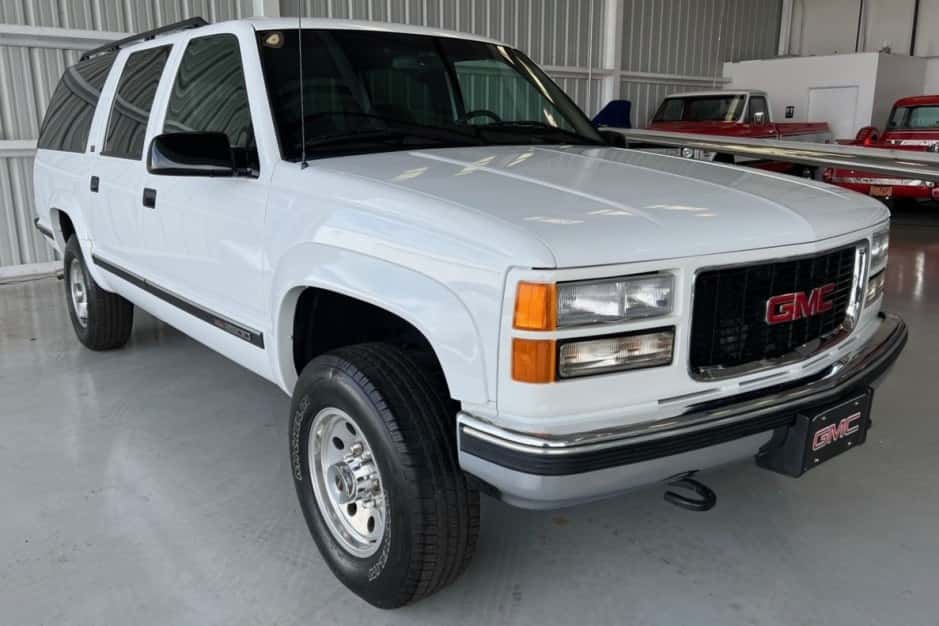 1996 Chevrolet Suburban (GMT400 1992-1999) sold for $22,500