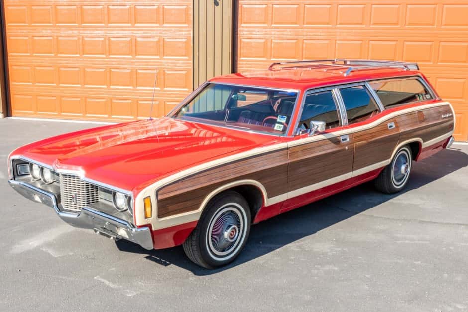 1971 Ford Country Squire sold for $28,000