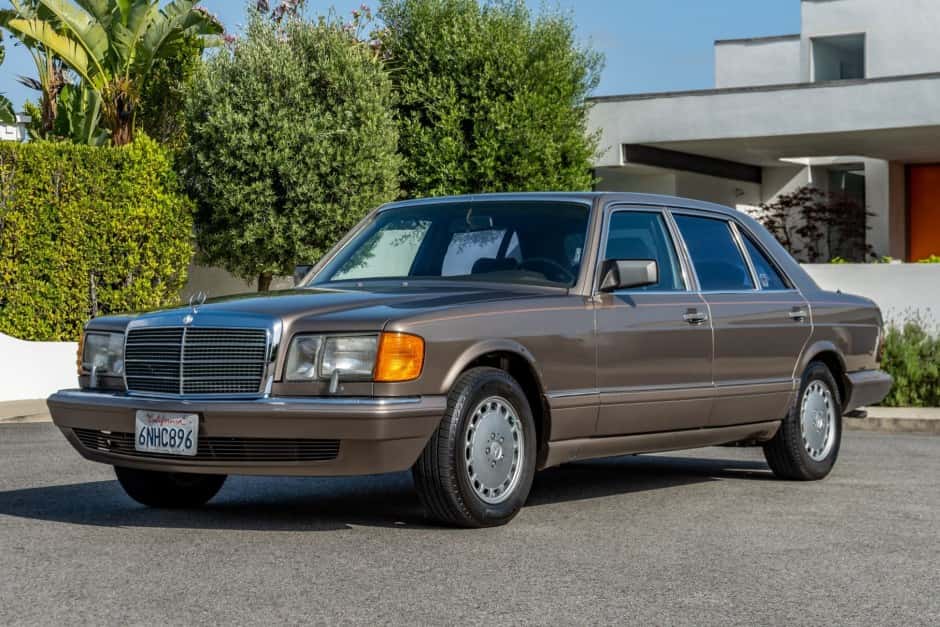 1991 Mercedes-Benz W126 S-Class sold for $10,000